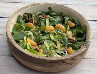Feldsalat mit Clementinen und Honig-Nüssen