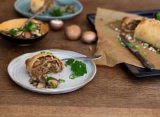 Pilzstrudel mit braunem Mandelmus